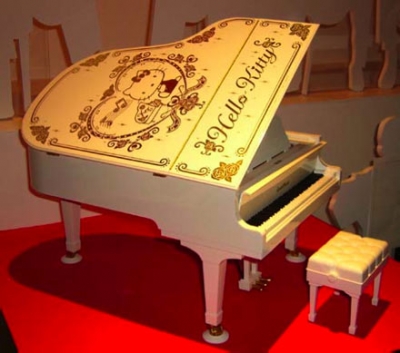 hello-kitty-grand-pianist.jpg